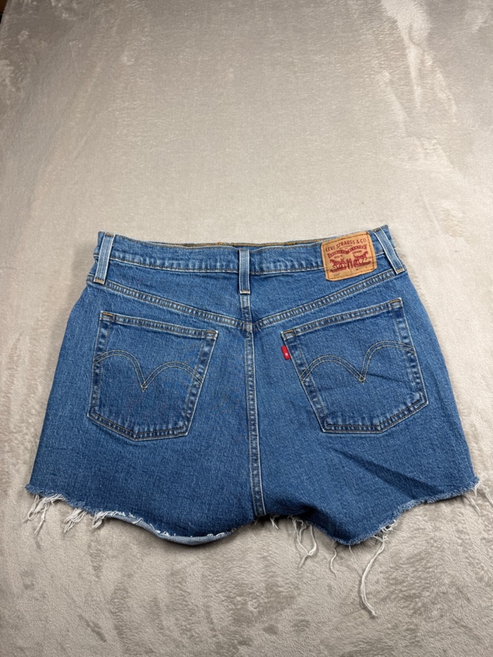 Levi’s 501 High Rise Women’s Button Fly Raw Hem Cut Off Blue Jeans Shorts 32